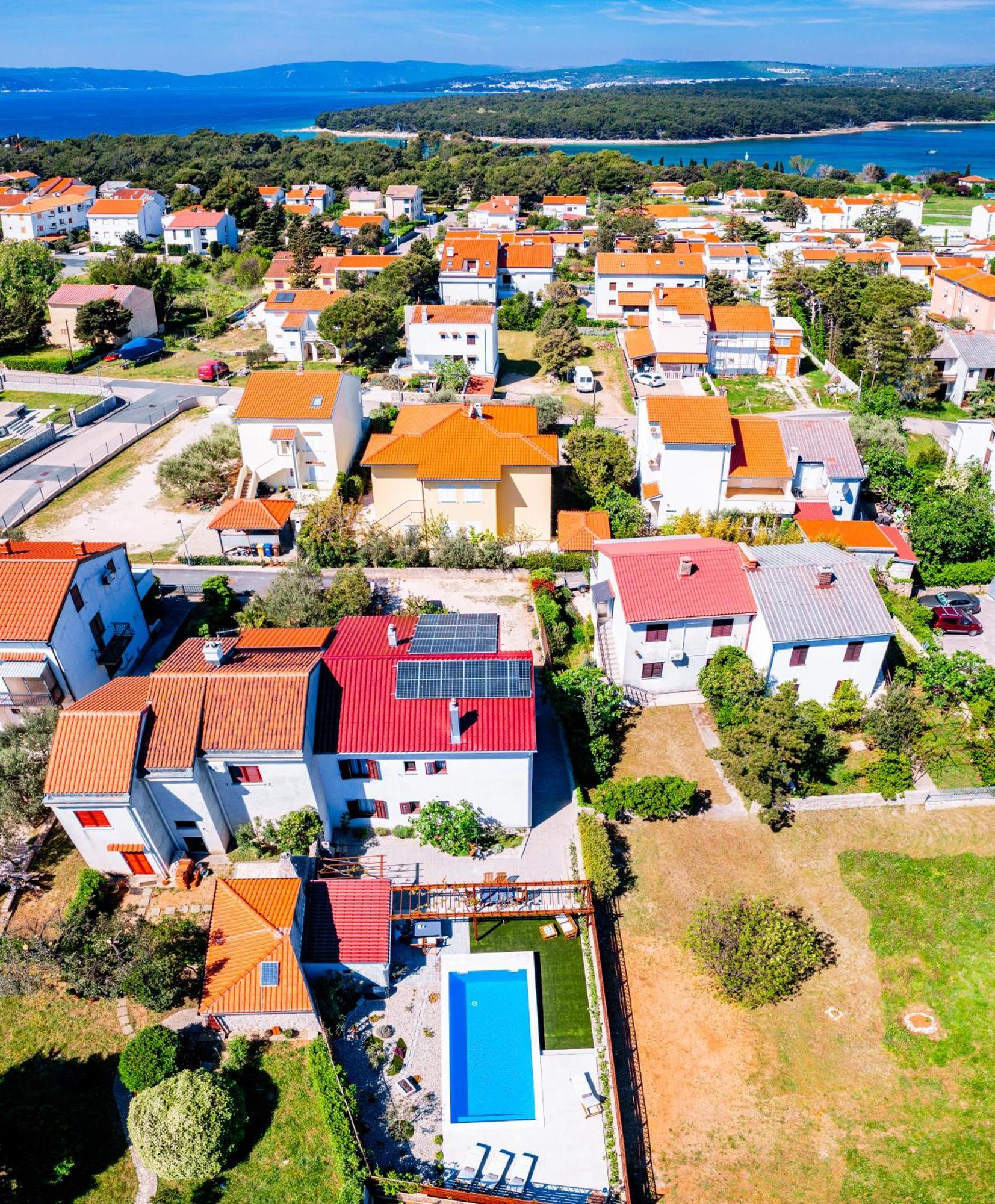Away From With A Heated Pool Apartment *
