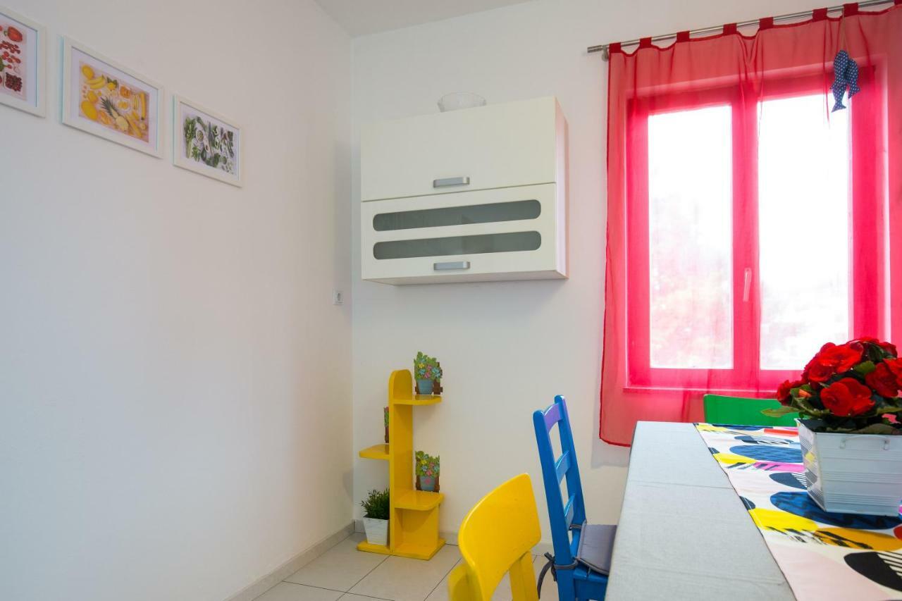 Apartment Away From With A Heated Pool *