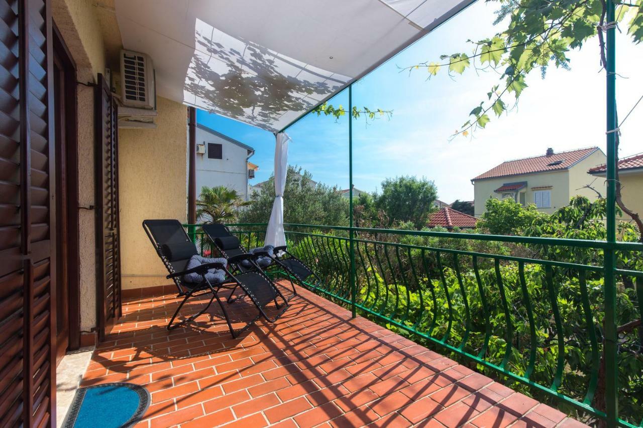 Apartment Away From With A Heated Pool *