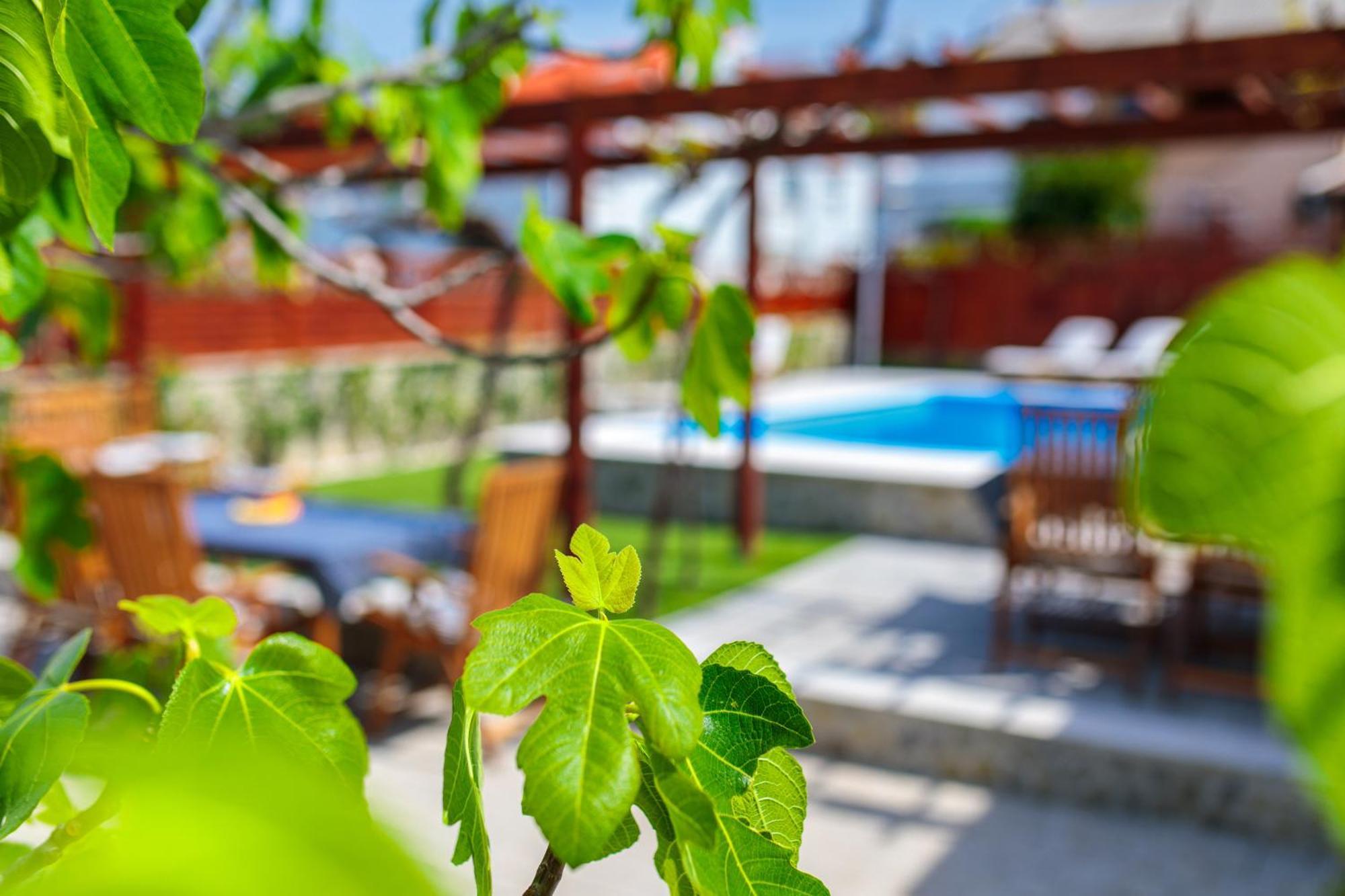 Home Away From Home With A Heated Pool Lägenhet Punat