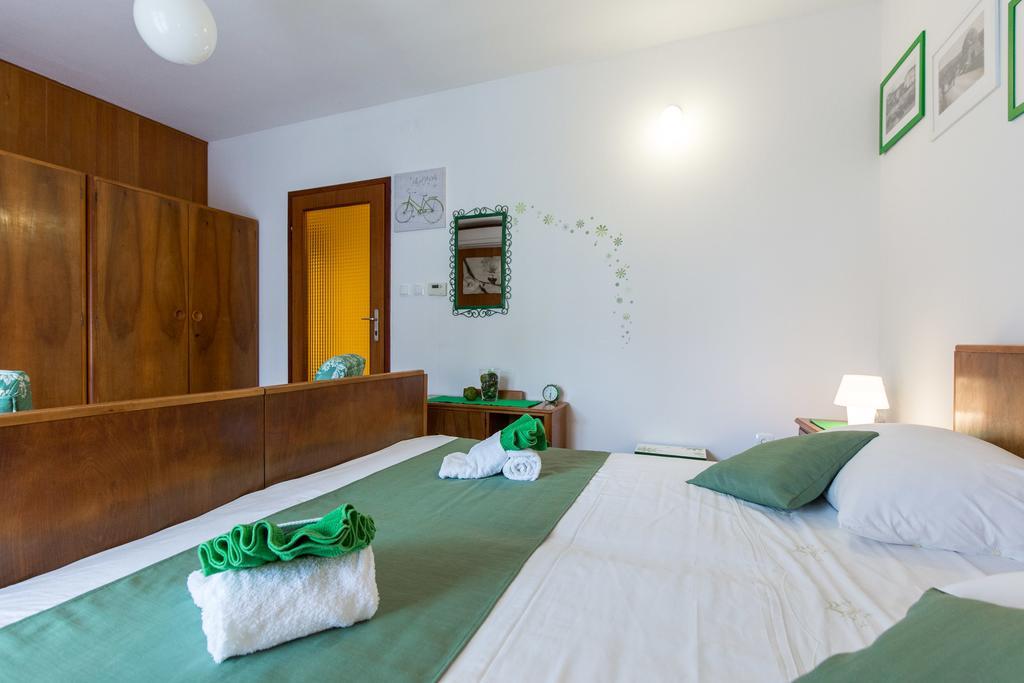 Home Away From Home With A Heated Pool Lägenhet