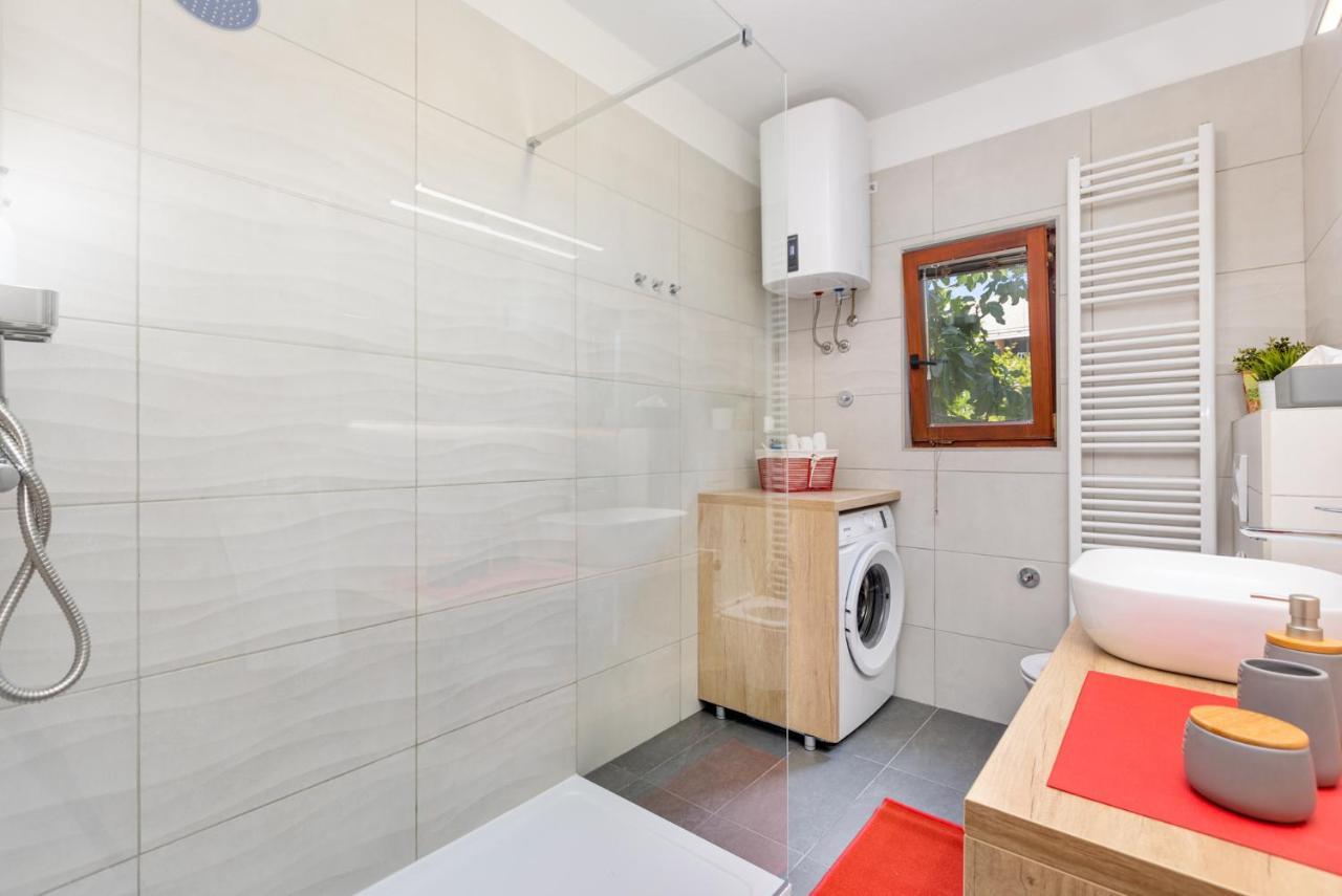 Home Away From Home With A Heated Pool Apartment *