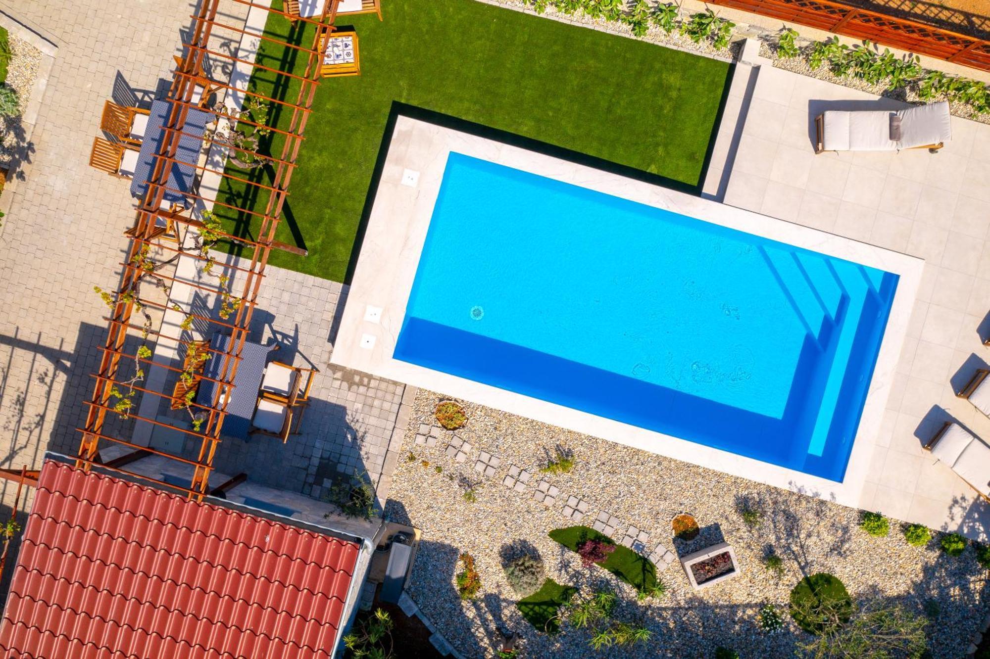 Home Away From Home With A Heated Pool *