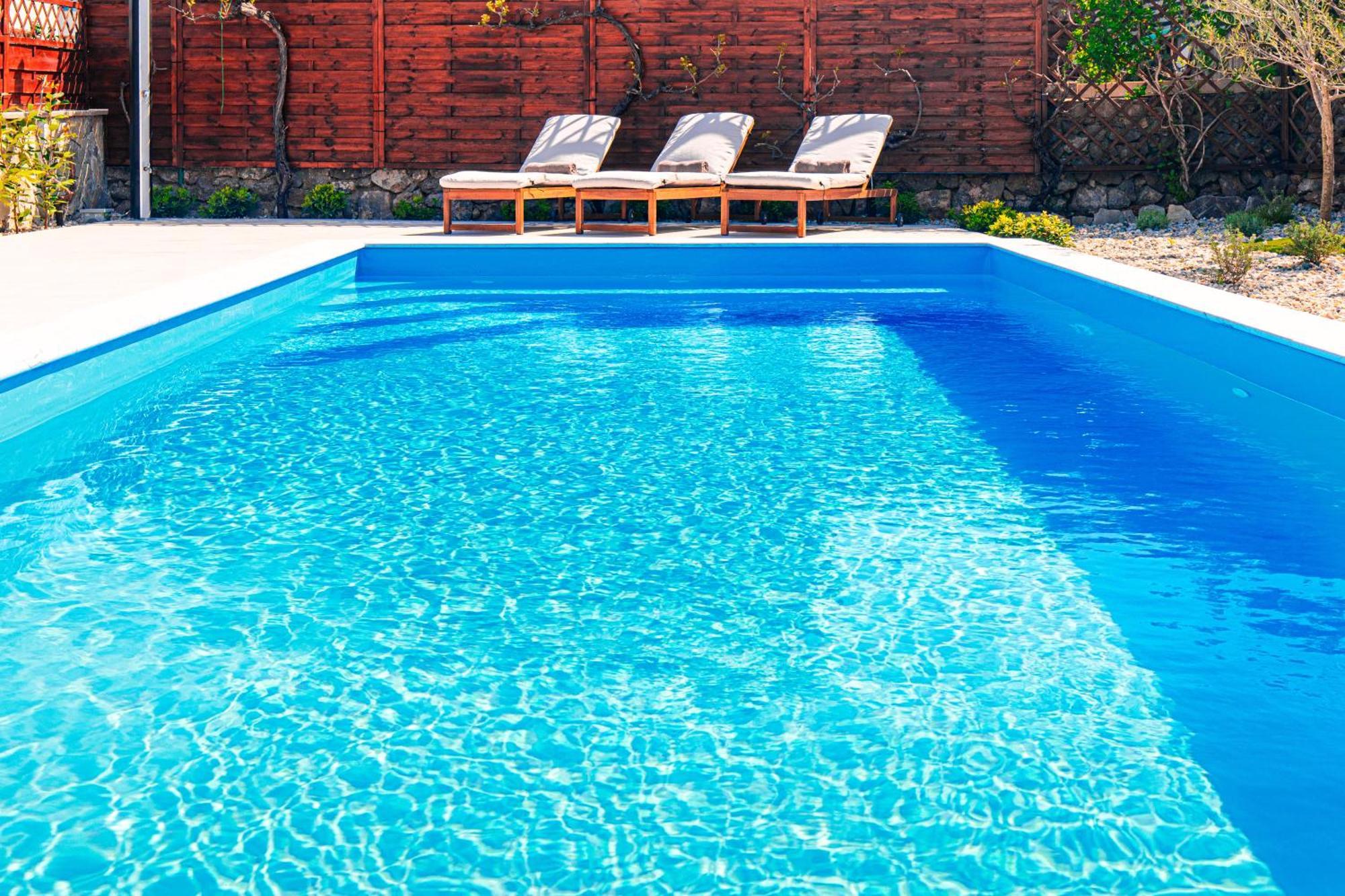 Apartment Home Away From Home With A Heated Pool Punat