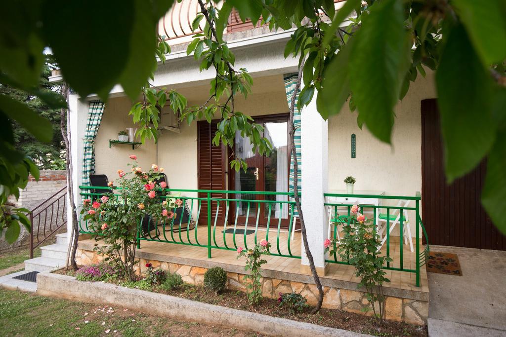 Home Away From Home With A Heated Pool * Punat