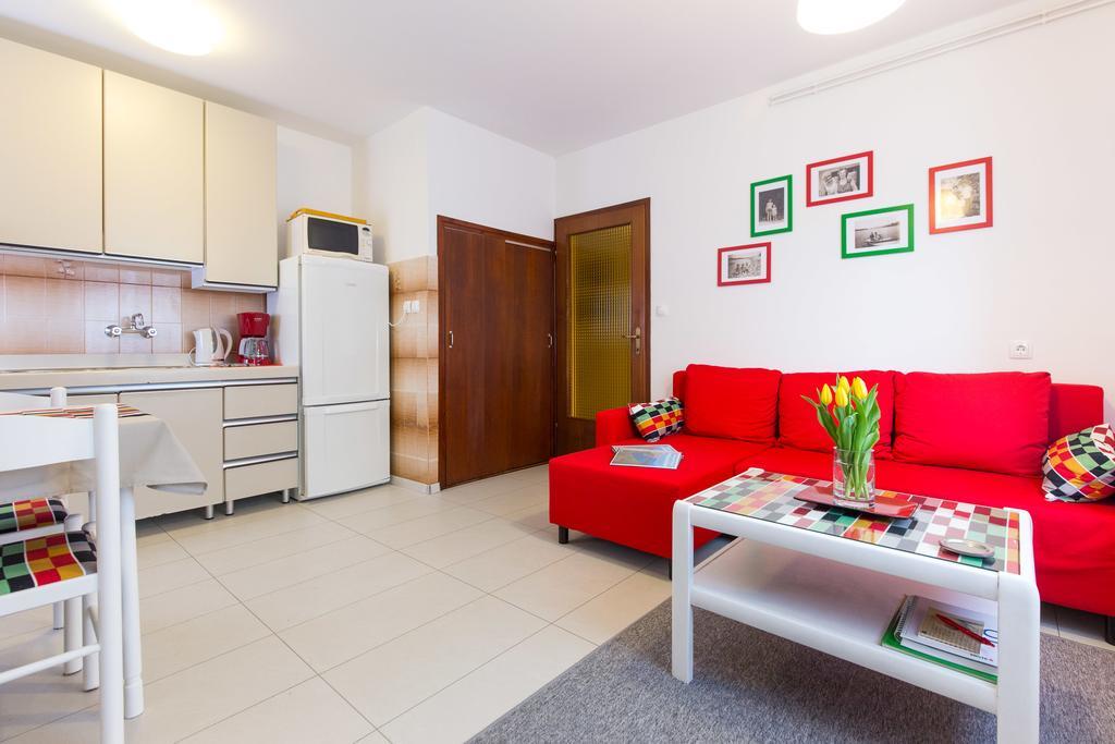 Home Away From Home With A Heated Pool Apartment