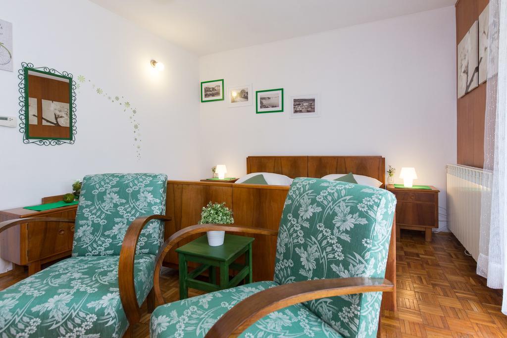 Apartment Home Away From Home With A Heated Pool Punat