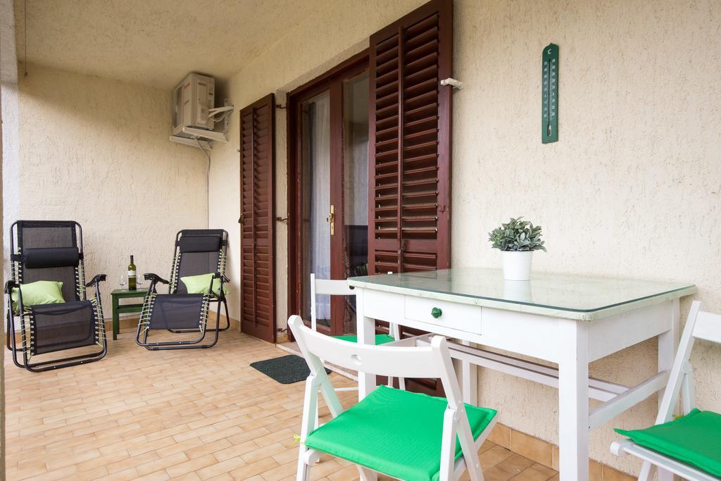 Apartment Home Away From Home With A Heated Pool