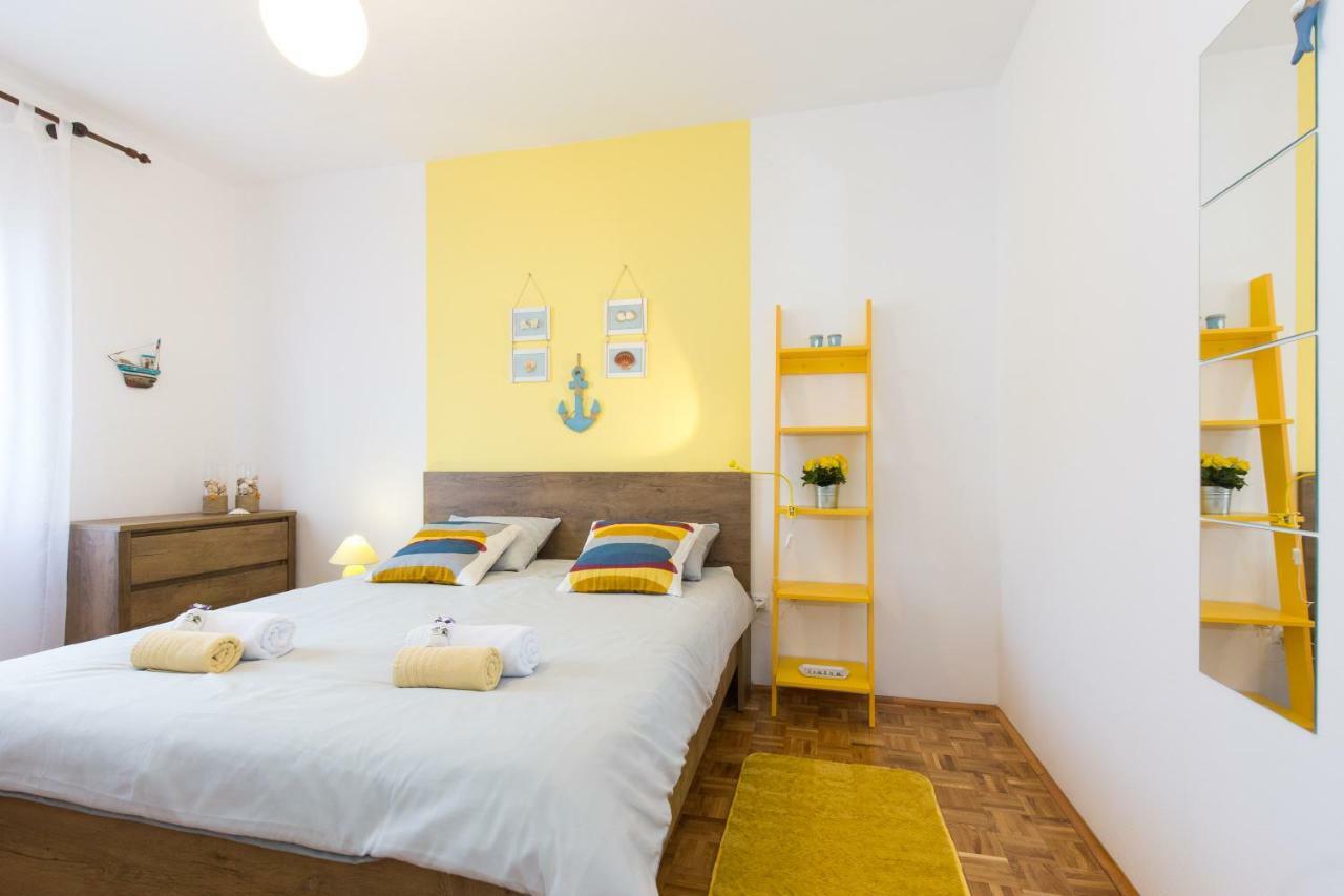 Apartment Home Away From Home With A Heated Pool